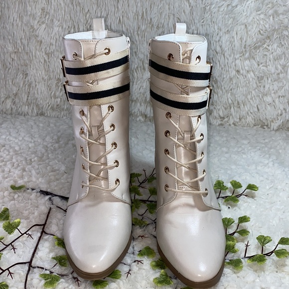 🌾Woman’s Heeled ankle boots 🌾 - Picture 2 of 7